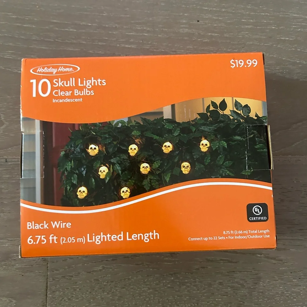 Holiday Home 10 skull lights clear bulbs. NWT